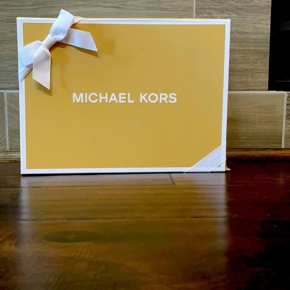 Michael Kors purse